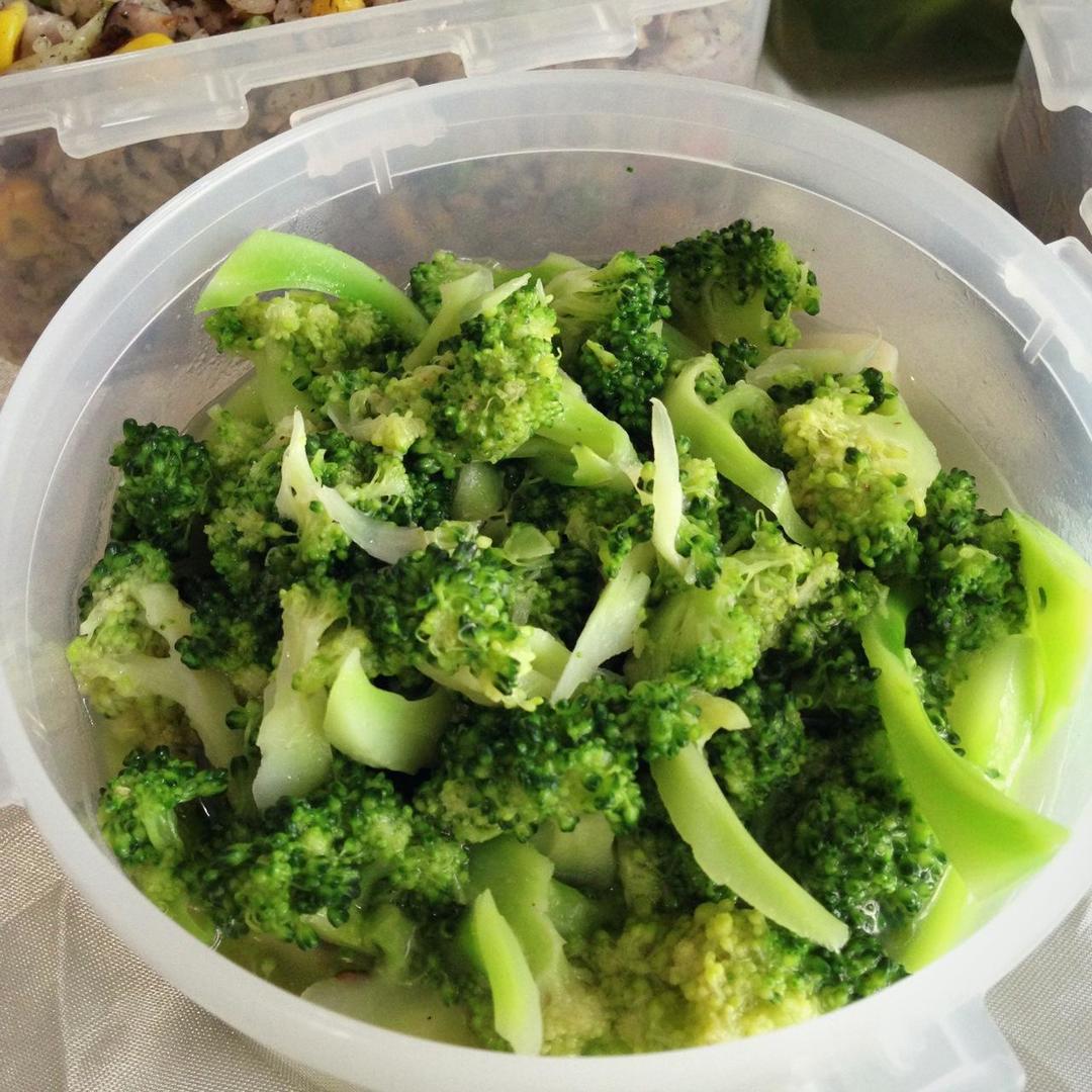 入味的水煮西兰花的做法