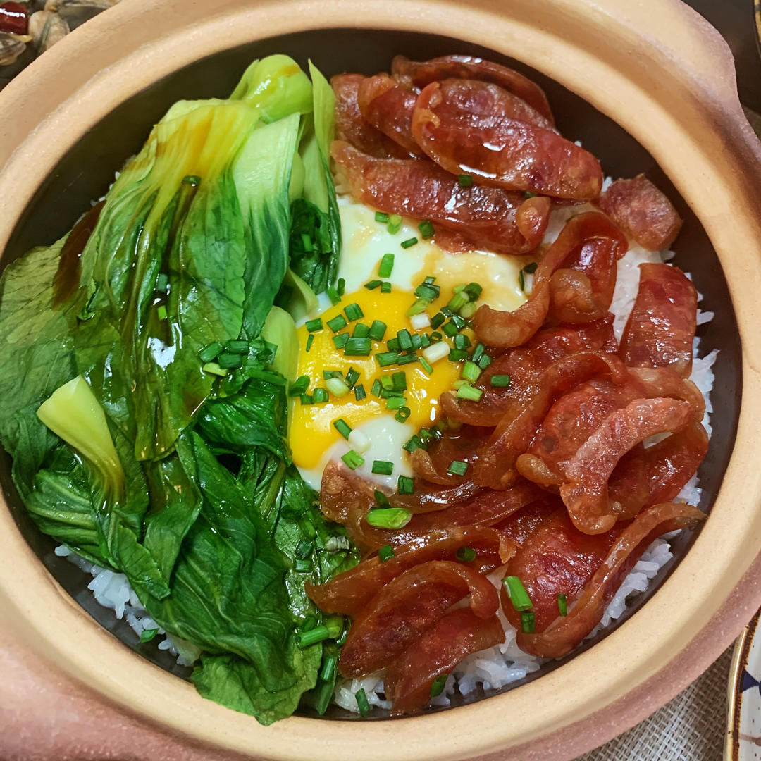 广式腊味煲仔饭