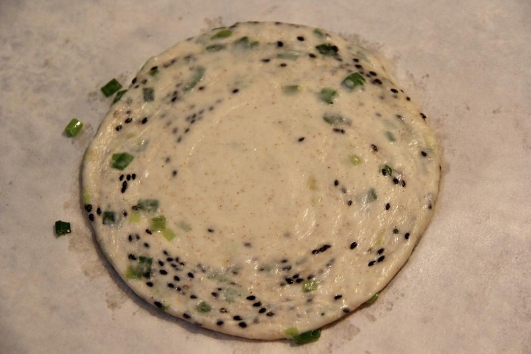 这个葱油饼香的要命！一咬就掉渣！
