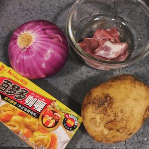 简易版的咖喱土豆肉片的做法 步骤1