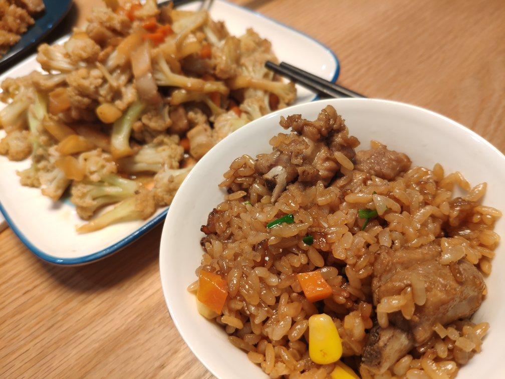 【排骨焖饭】