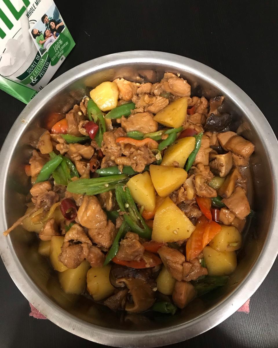 好吃到原地爆炸的黄焖鸡