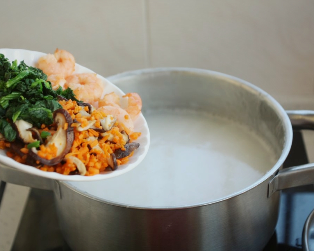 【太阳谷鸡小胸】易消化的鸡蓉虾仁香菇粥的做法 步骤11