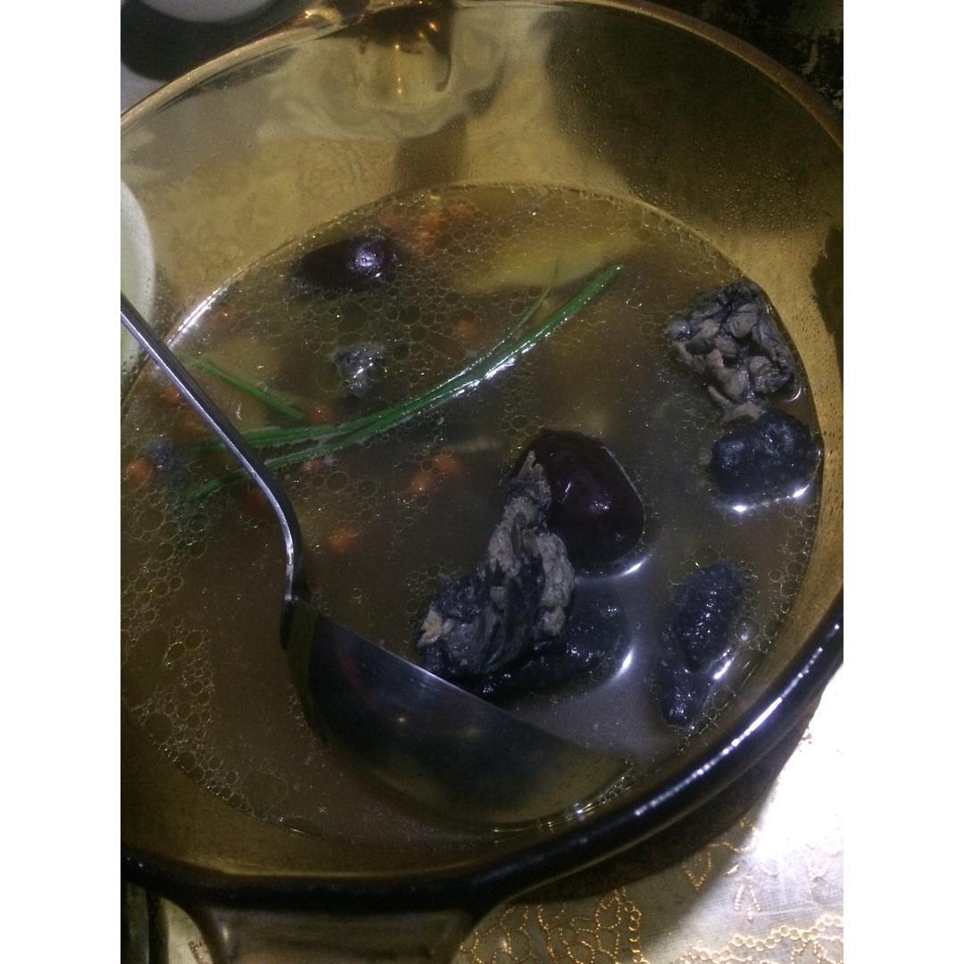 当归黄芪乌骨鸡汤