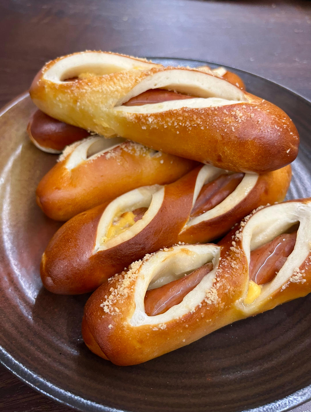 德式香肠芝士碱水棒🥖肉食党的本命面包