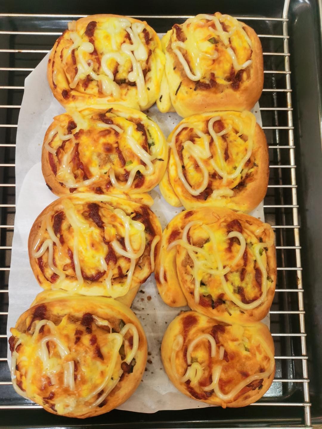 沙拉肉松面包🧀🍅🥗