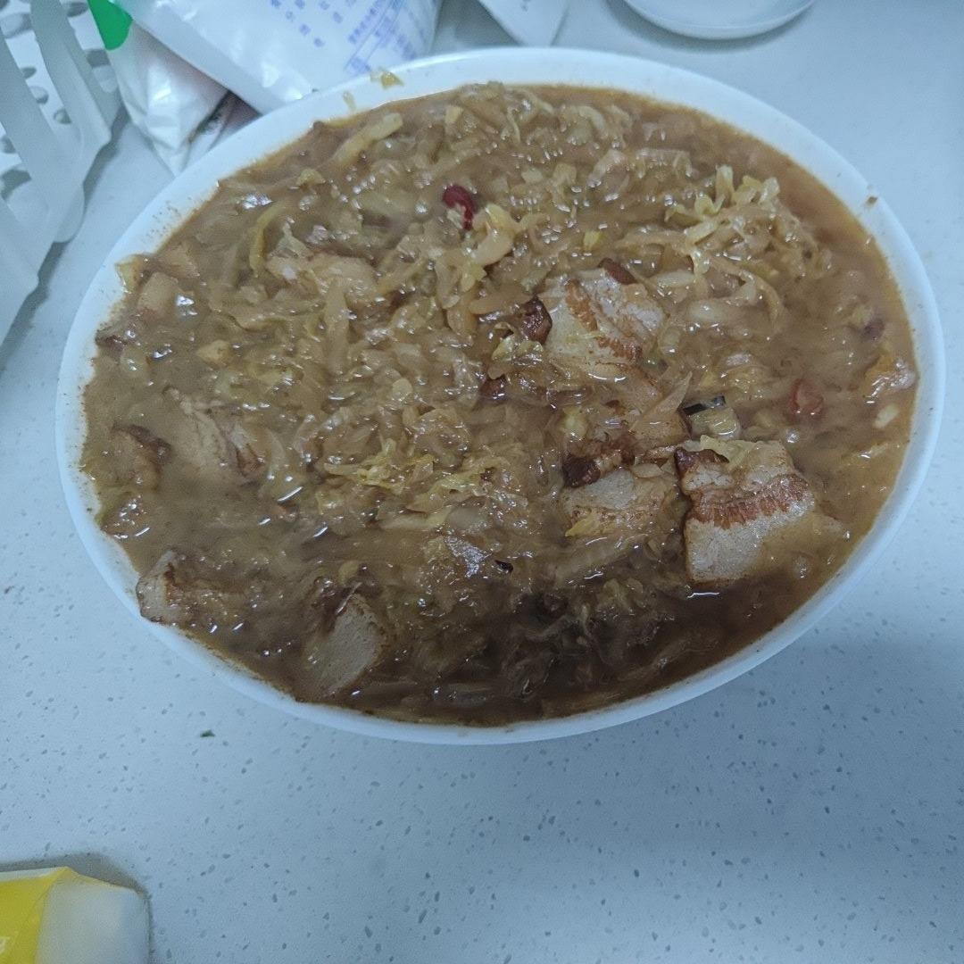 东北酸菜猪肉炖粉条