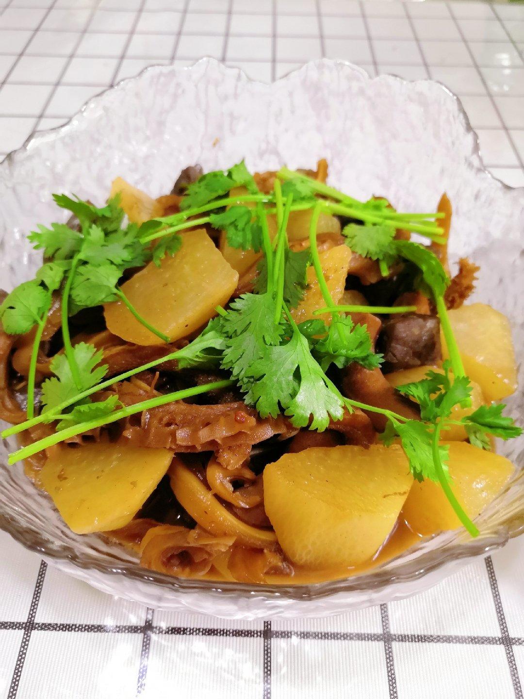 秋风起来一碗热腾腾的【萝卜牛杂】