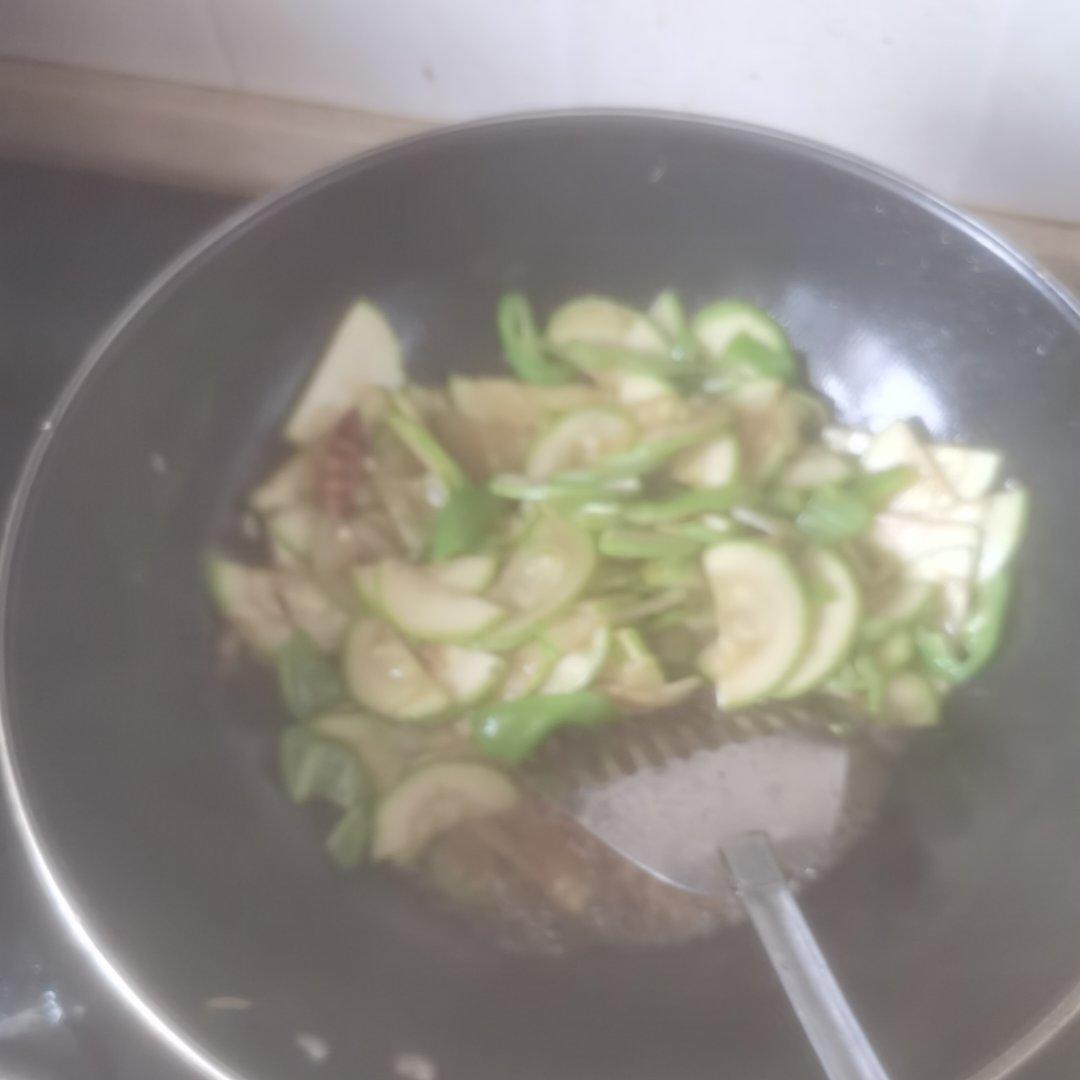 虾皮炝西葫 补钙神器