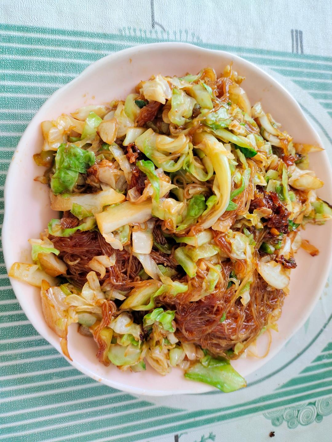 最近爱吃粉丝粉条～包菜炒粉丝