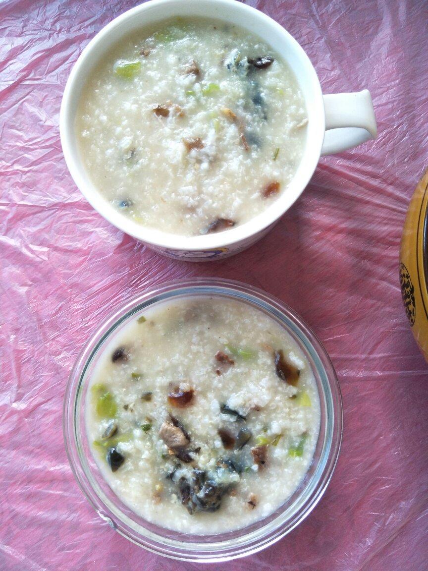 妈妈👩教我做的皮蛋瘦肉粥🥣简单快捷美味😋