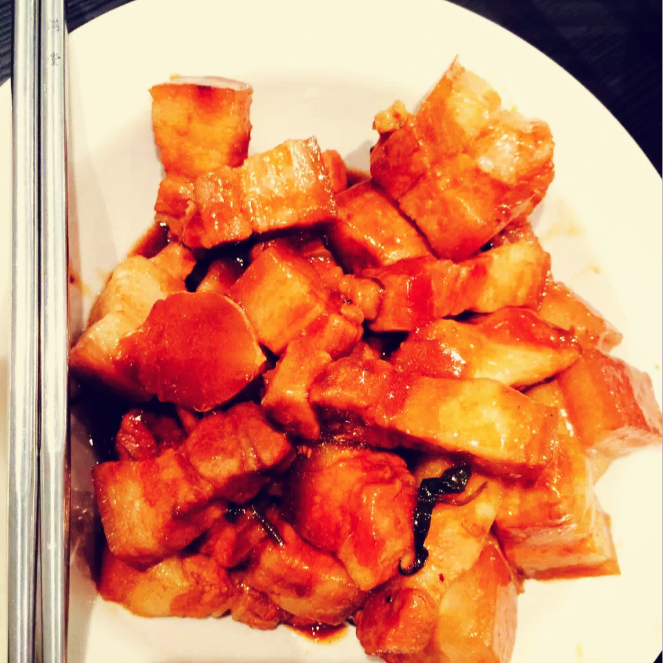 吃着碗里望着锅里的红烧肉
