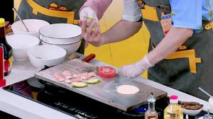 【拜托了冰箱】第六季杨超越菜谱:黄研-海参芝士塔的做法 步骤2
