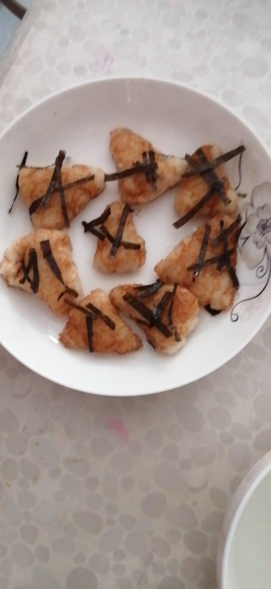 香喷喷的三角饭团