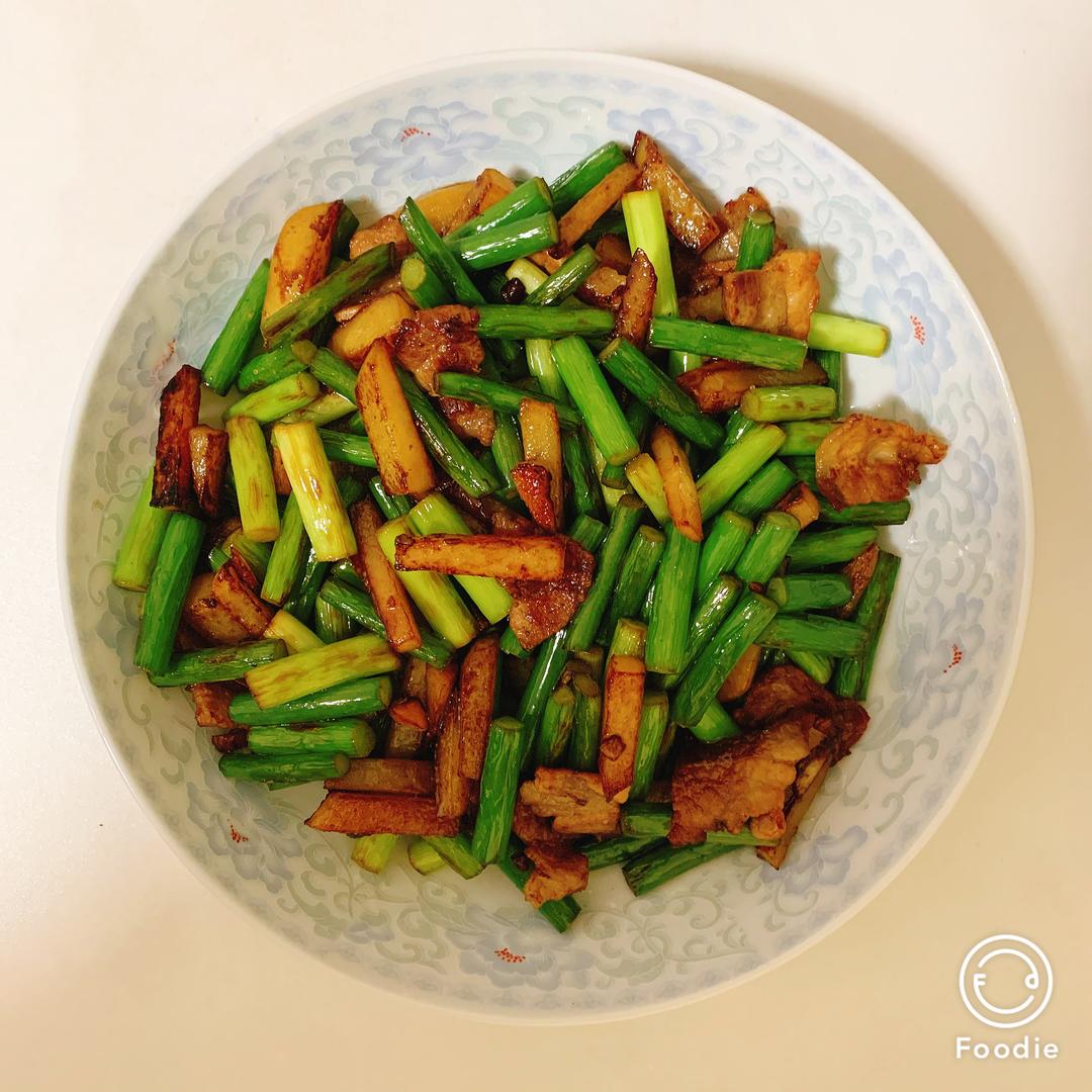 简单美味的蒜苔炒土豆