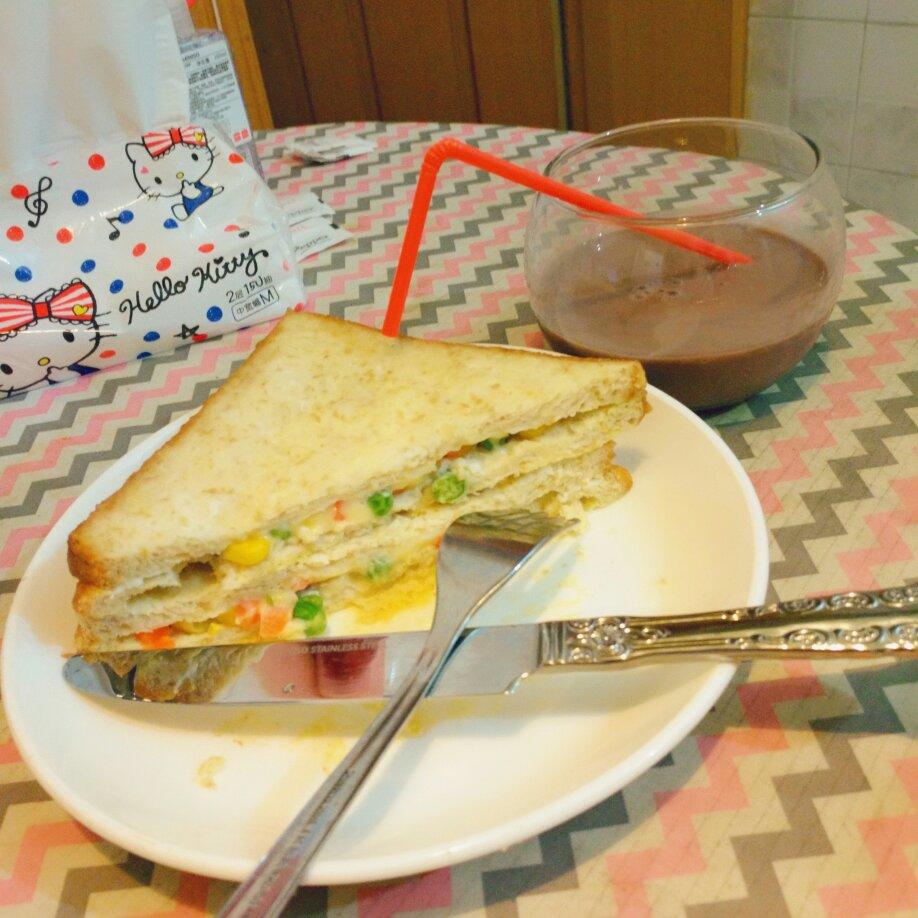 蒸全麦土司夹玉米奶酪