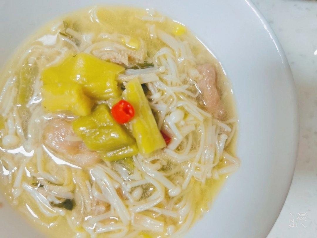 酸汤金针菇肥牛卷