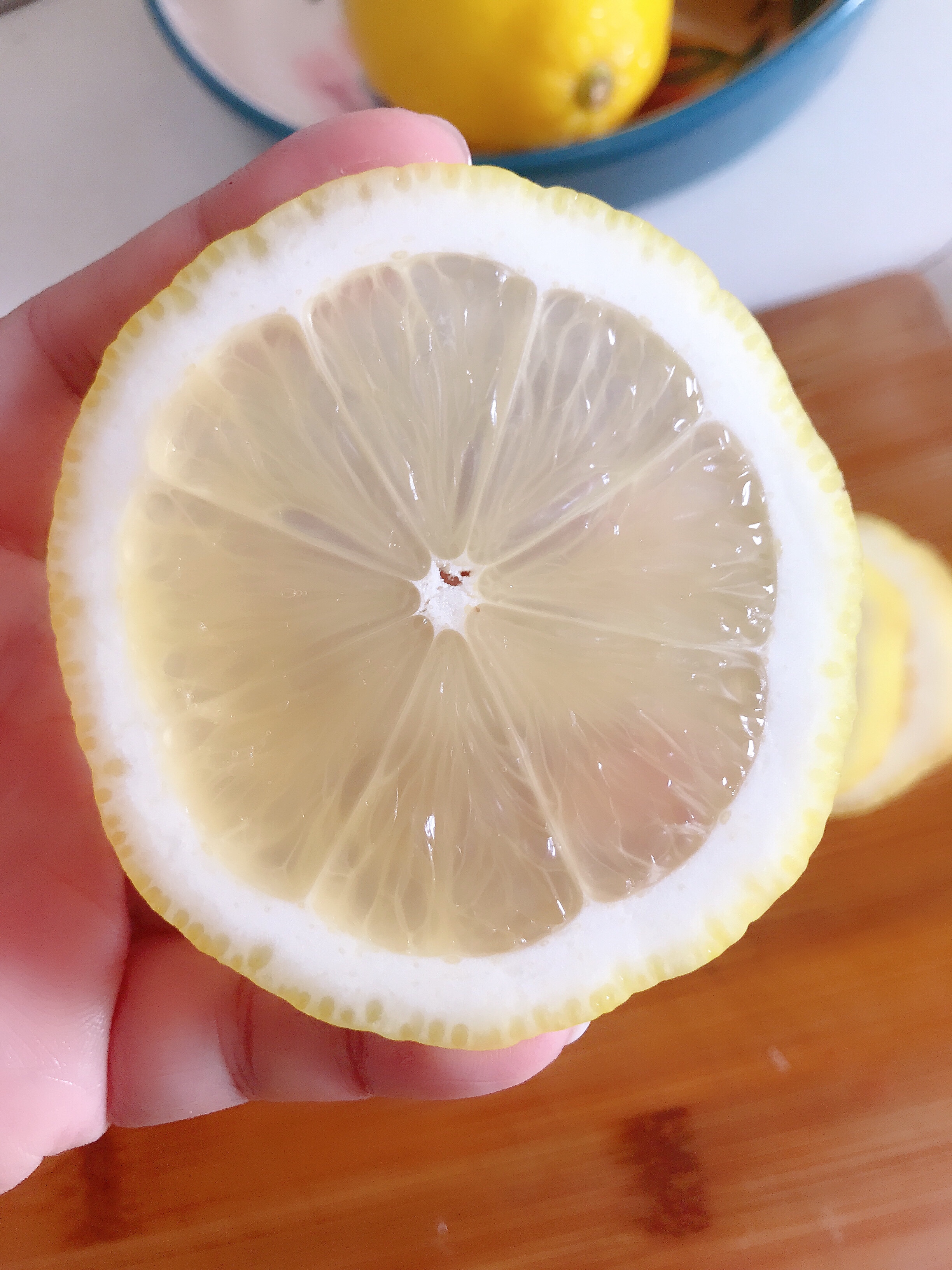 超级简单保存柠檬的方法。     女生必备