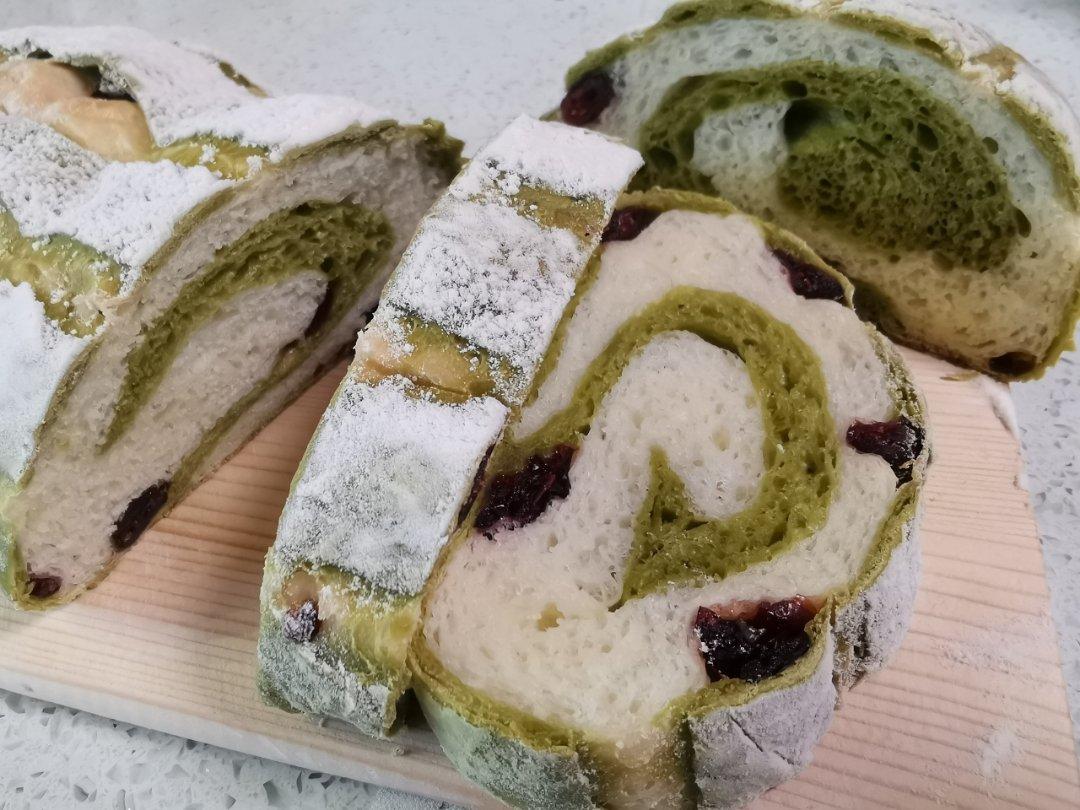 抹茶双色哈斯面包，红豆欧包