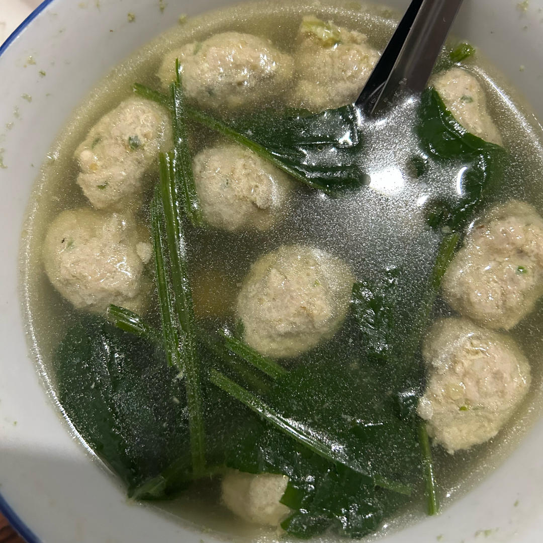 家常菜快手菠菜丸子汤