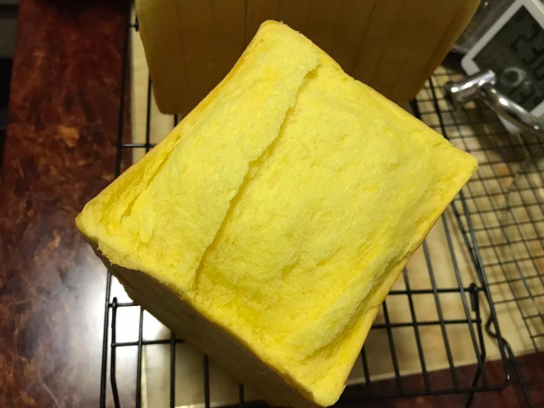 超级绵软拉丝的——牛奶南瓜吐司