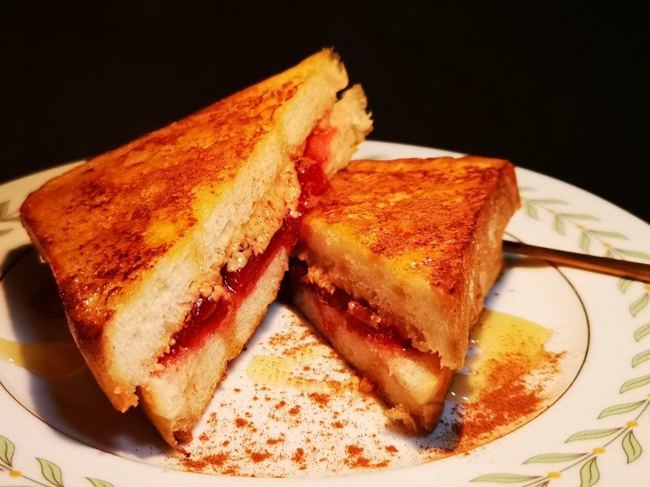 可能是比Kylie Jenner做的更好吃的PB&J！！！  【花生果酱吐司】