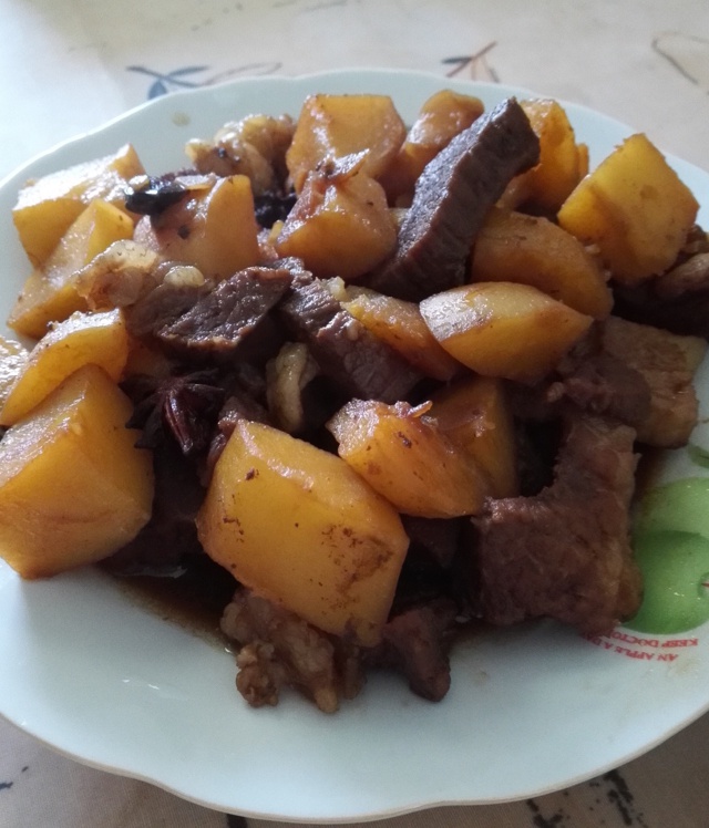 红烧土豆牛腩