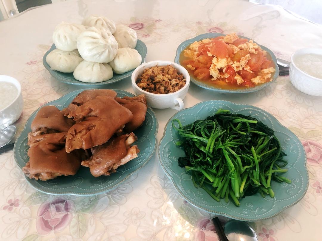兔子一家的幸福欢宴