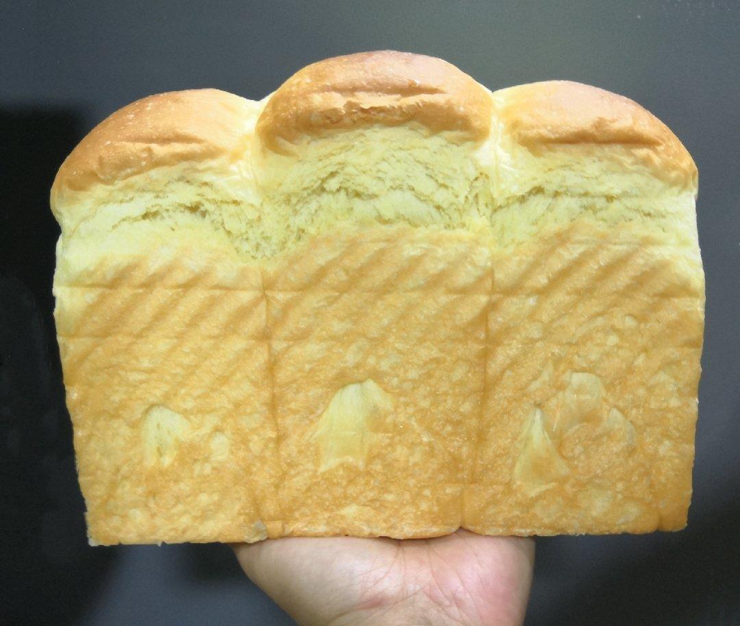 超级爆头王～牛奶蛋黄吐司