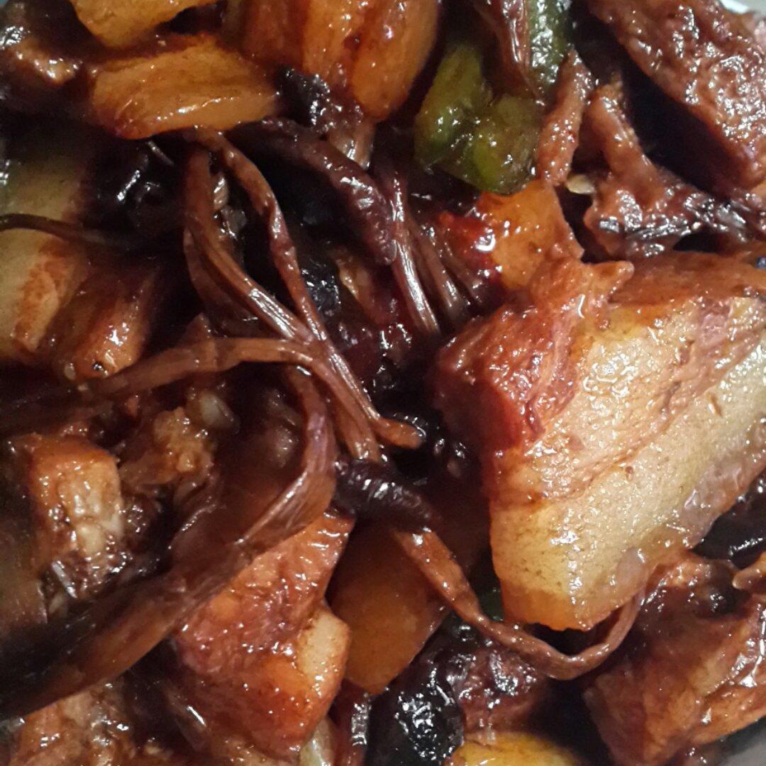 五花肉干锅茶树菇