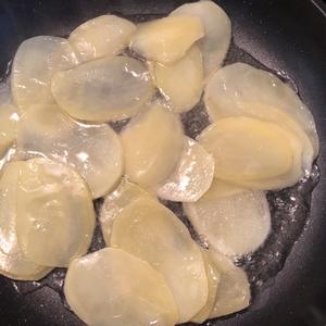 ㄟ(ʅ⊙ω⊙)超快速椒盐土豆片 — 外酥里嫩的做法 步骤4