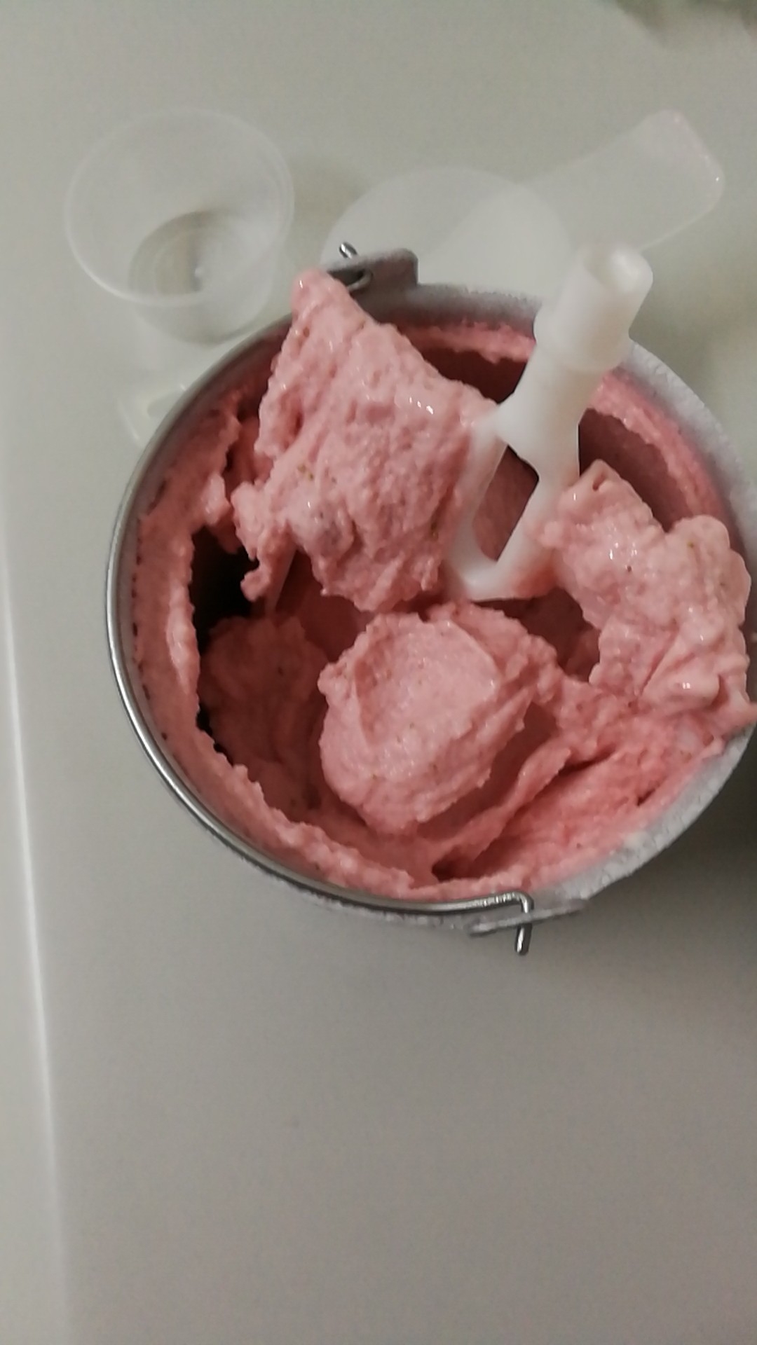 酸奶草莓雪糕（不用鸡蛋，不用淡奶油）的做法