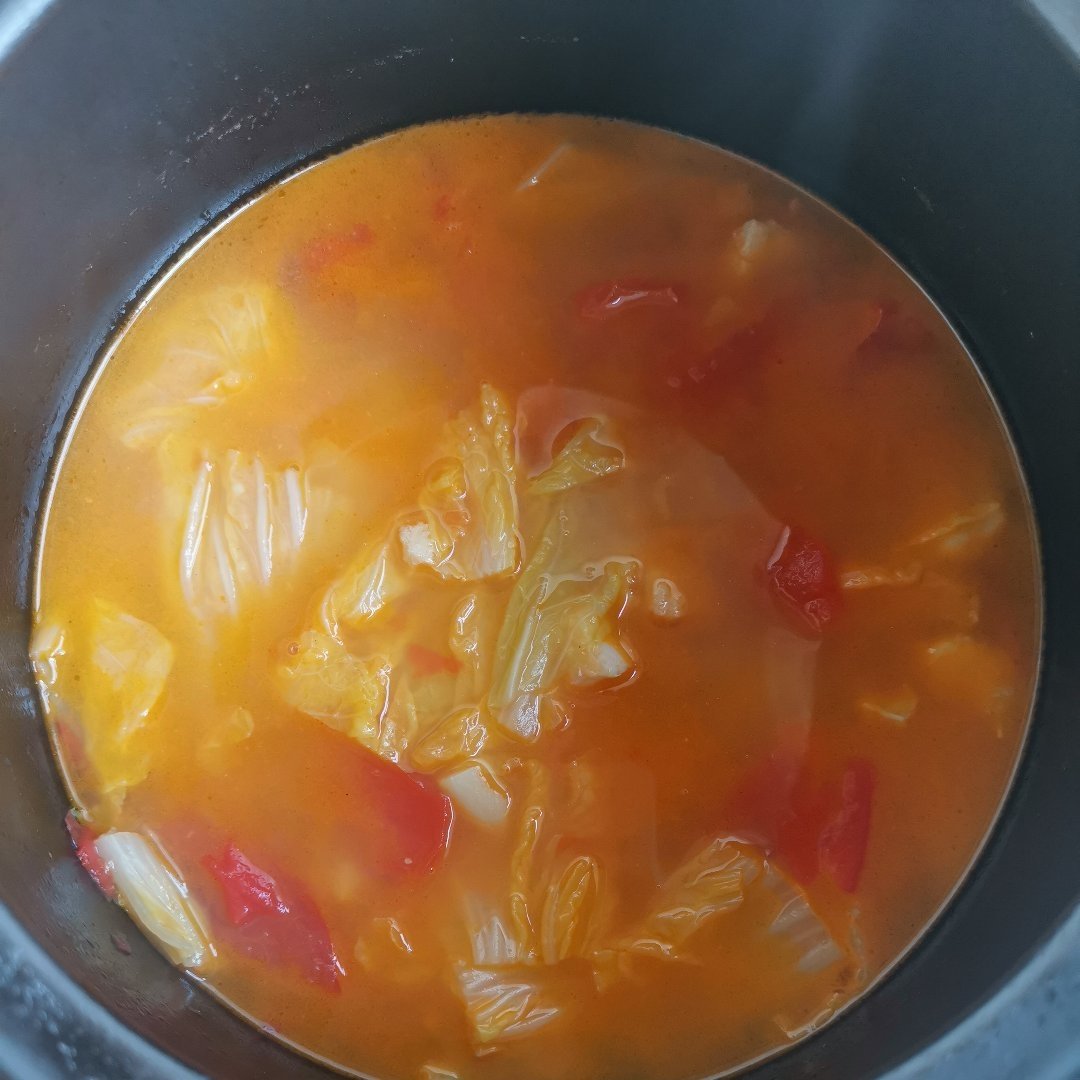番茄味的水煮巴沙鱼柳，连汤带肉都吃光