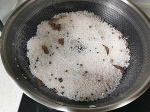 在家就可以轻松搞定的盐焗大虾的做法 步骤4