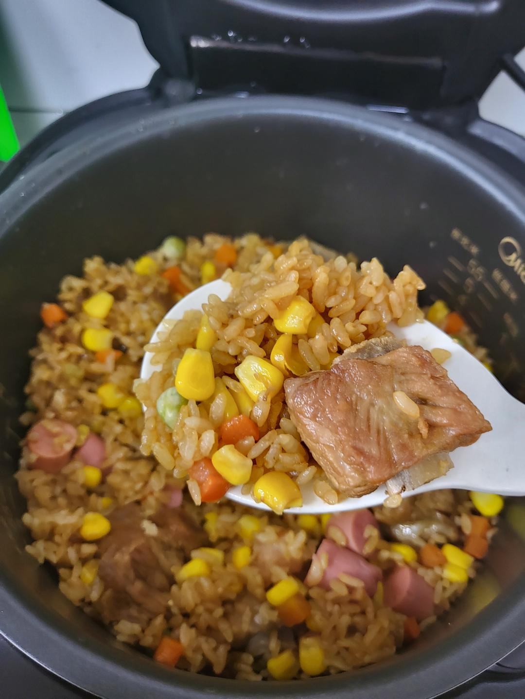 超简单的真香排骨焖饭！馋哭隔壁家小孩儿😋