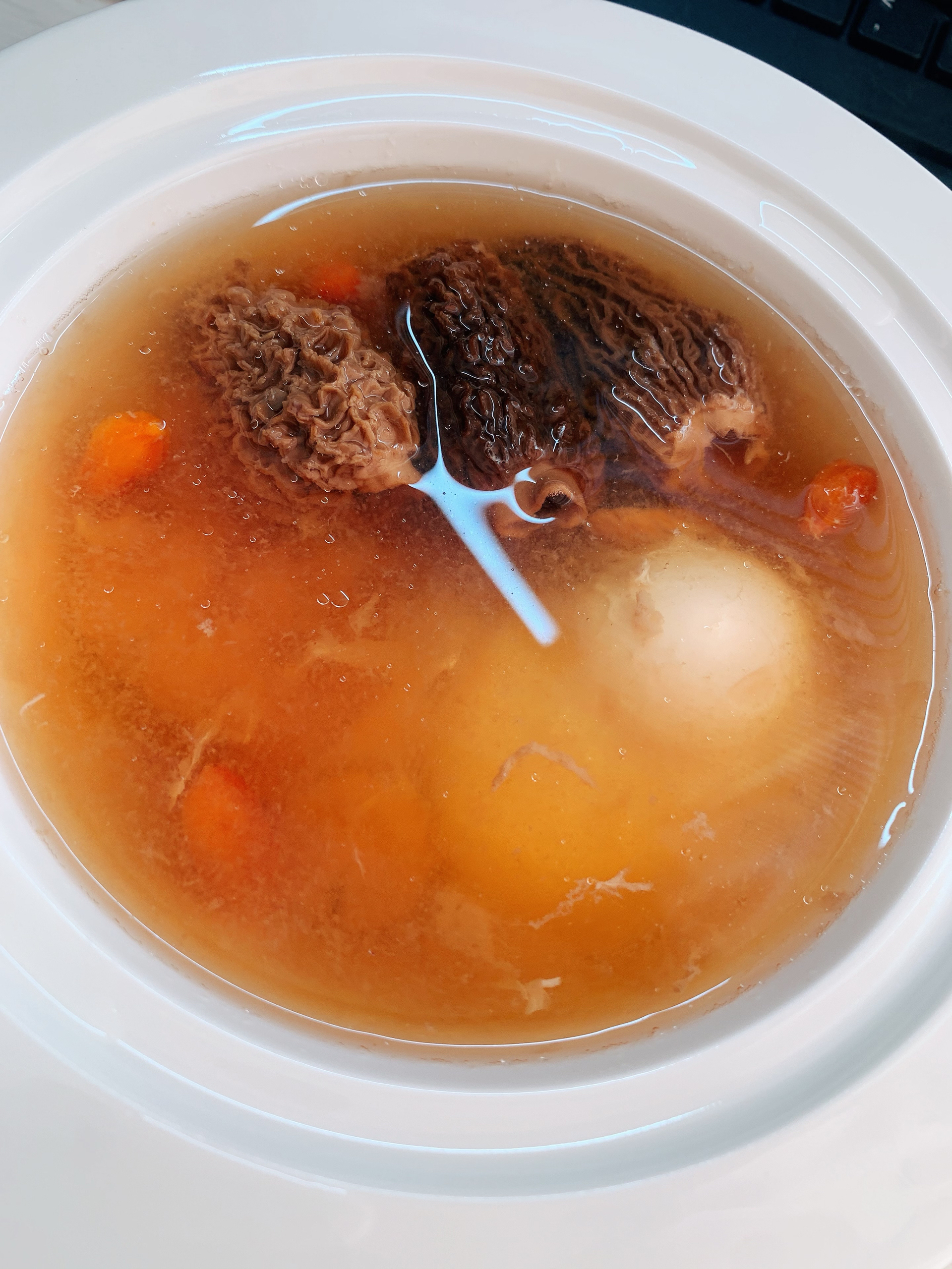 汤鲜味美的羊肚菌煲汤