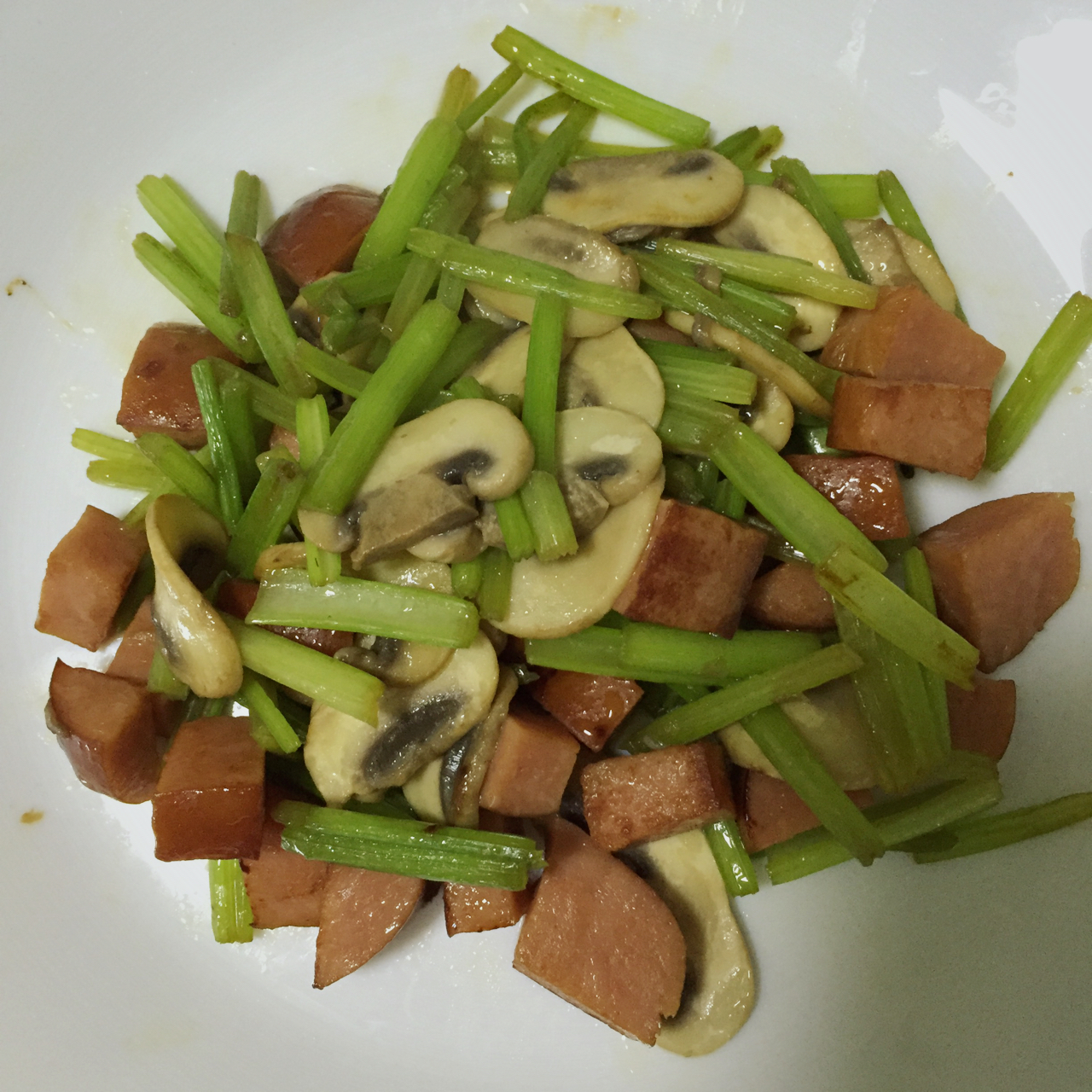杏鲍菇炒芹菜
