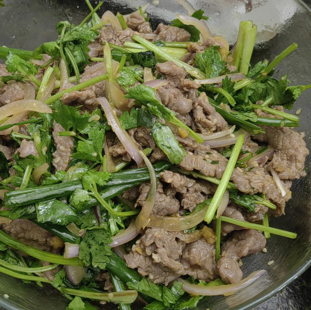 原来牛肉不炒不炖最好吃，大厨教你香菜拌牛肉，鲜香滑嫩下酒下饭
