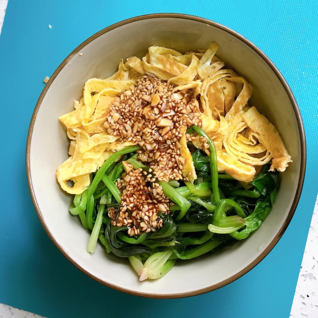 堂妈小厨——鸡蛋皮拌菠菜