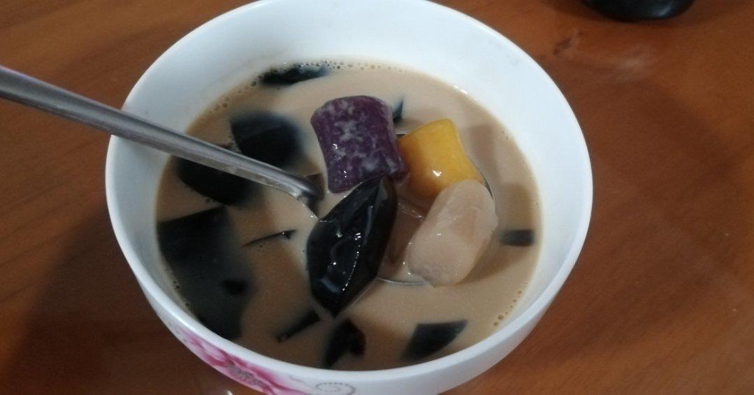 自制鲜芋仙芋圆（另附: 蜜红豆和仙草冻的做法）