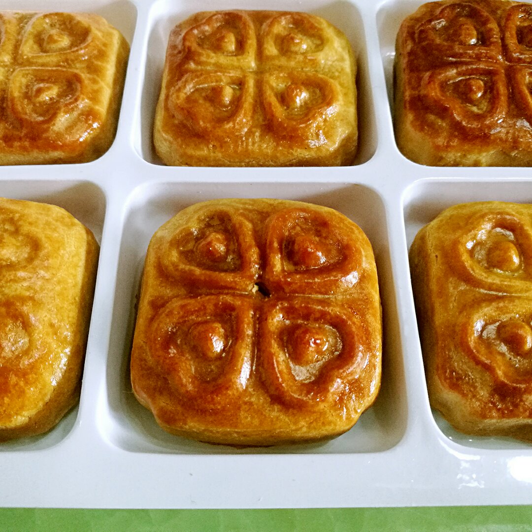 广式月饼—蛋黄莲蓉月饼