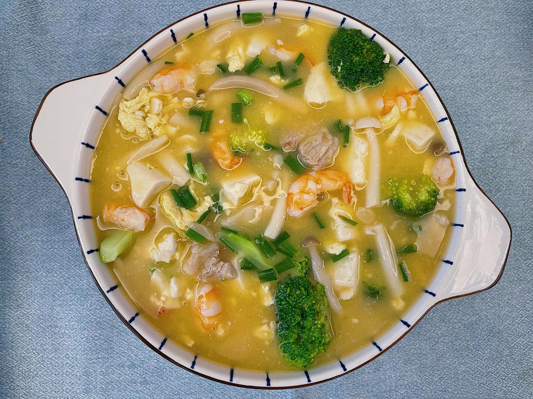 豆腐鲜虾菇菌汤