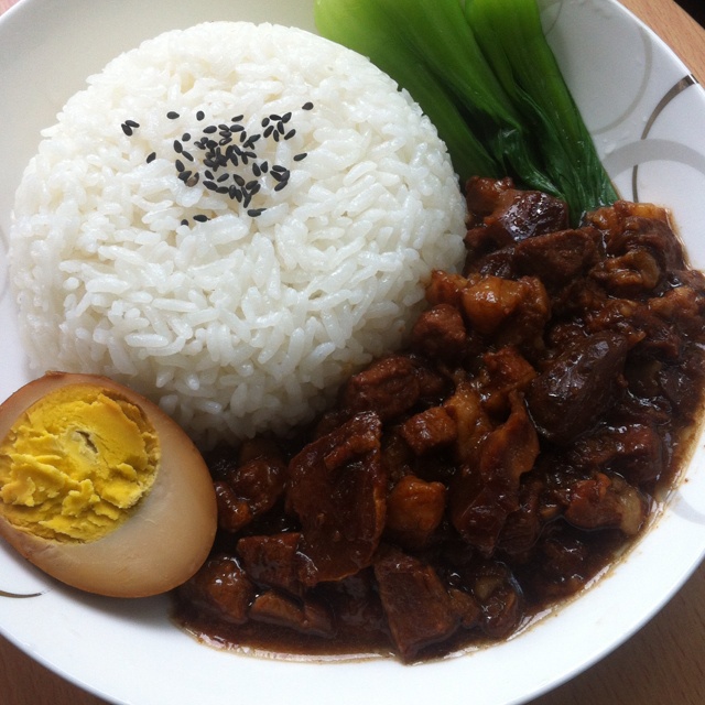 洋葱酥卤肉饭