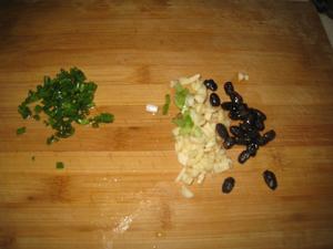 蒜蓉豆豉炒南瓜条的做法 步骤2