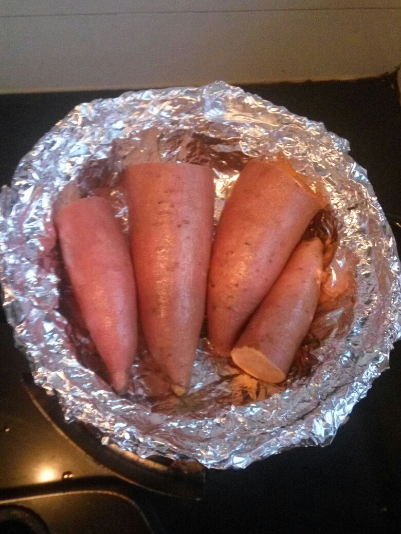 黑乐砂锅烤红薯的做法 步骤3