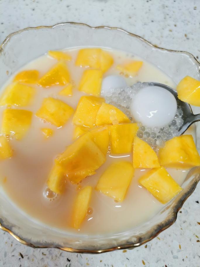 芒果西米汤圆益力多糖水的做法 步骤11