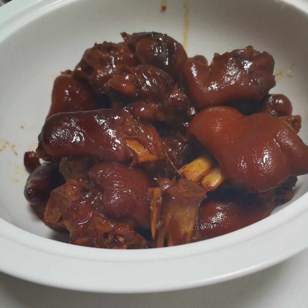 美味的家常菜：红烧猪蹄