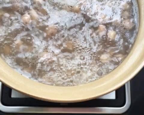 鹰嘴豆花生排骨汤的做法
