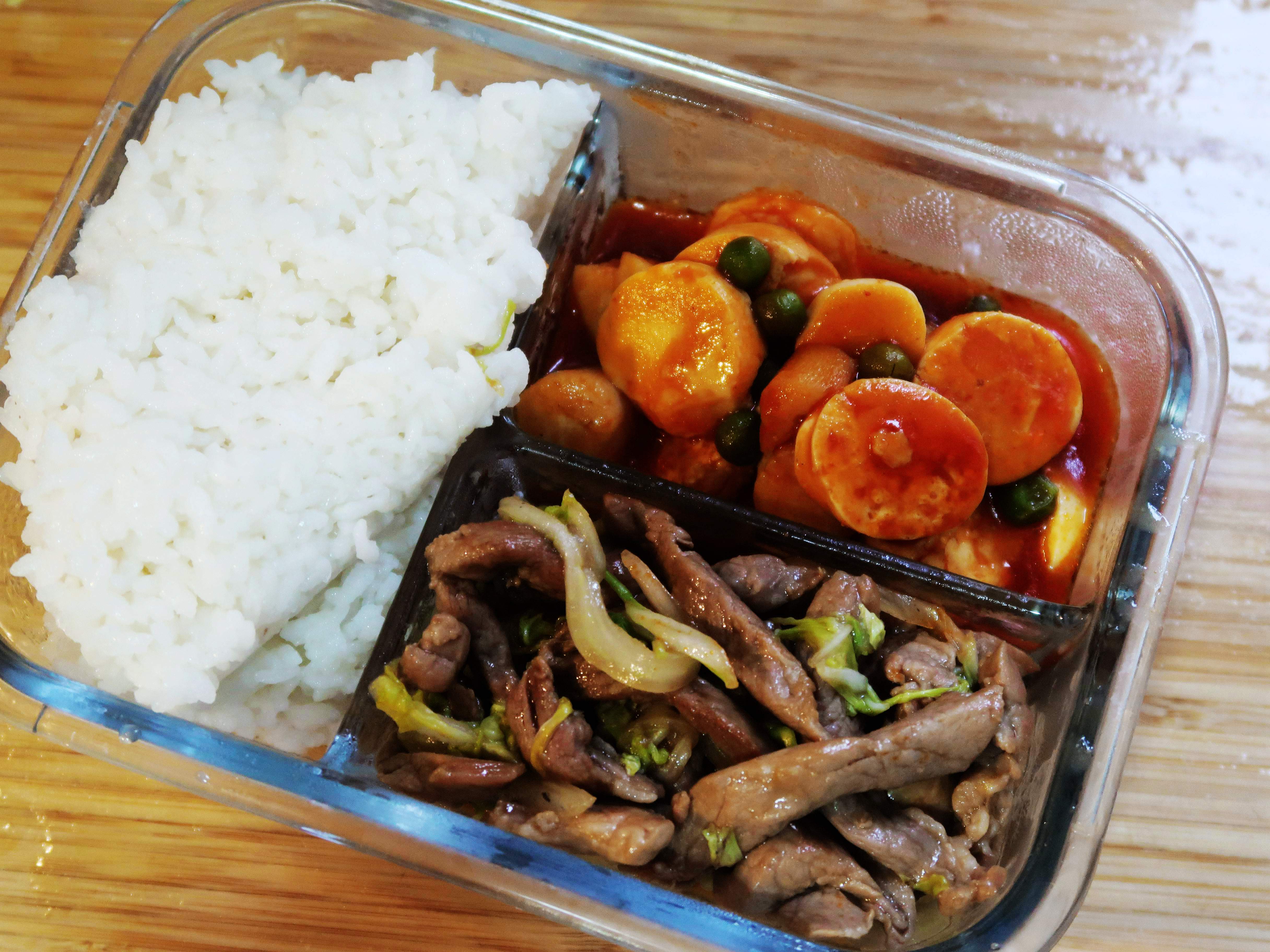 快手午餐便当饭盒——番茄日本豆腐和白菜炒肉丝的做法