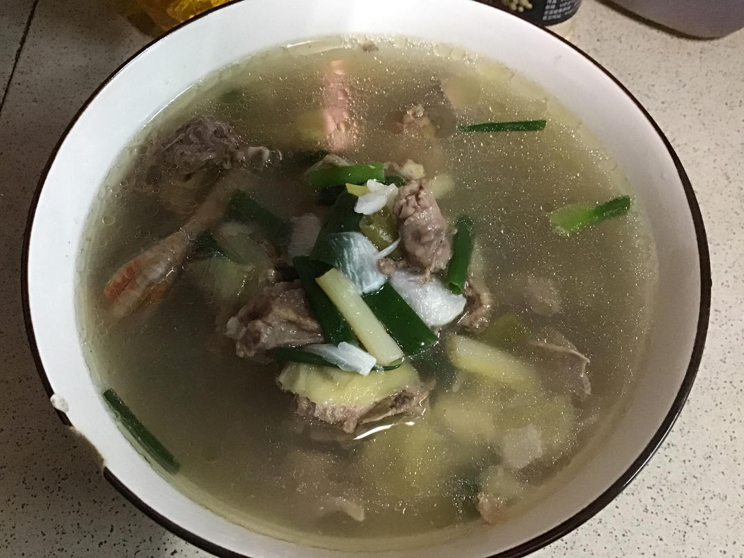 清炖鸽子汤（汤鲜肉嫩）